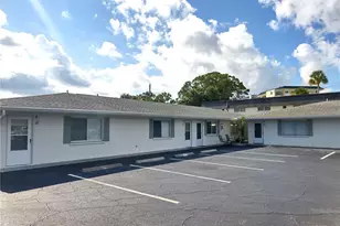 525 Manatee Ct, Venice, FL 34285 - Photo 1