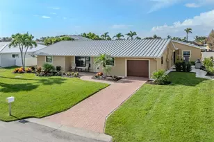 515 Everglades Dr, Venice, FL 34285 - Photo 1