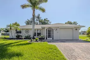 422 Pineview Dr, Venice, FL 34293 - Photo 1