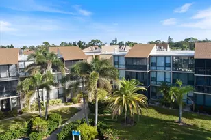 618 Bird Bay Dr S, Venice, FL 34285 - Photo 1