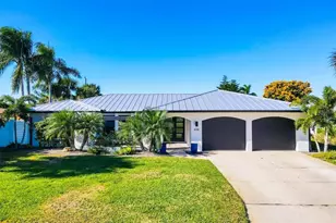 438 W Gate Dr, Venice, FL 34285 - Photo 1