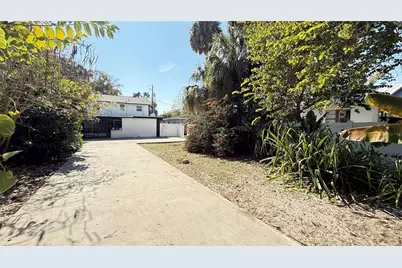 806 E Robles Street, Tampa, FL 33602 - Photo 1