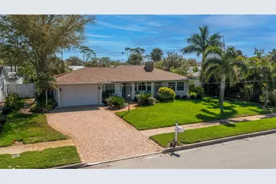 809 Nokomis Avenue S, Venice, FL 34285 - Photo 1