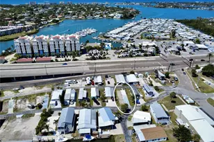 106 Bayou Dr, Venice, FL 34285 - Photo 1