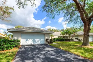 130 Southampton Pl, Venice, FL 34293 - Photo 1