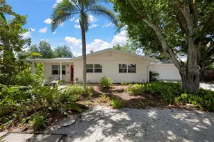 417 Baycrest Dr, Venice, FL 34285 - Photo 1