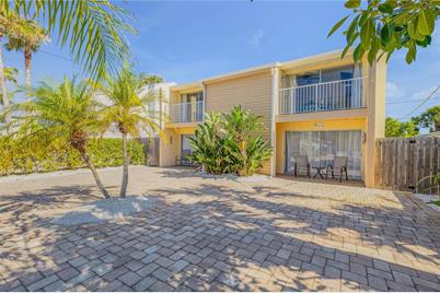 312 Due East Street, New Smyrna Beach, FL 32169 - Photo 1