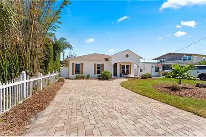 827 E 26th Avenue, New Smyrna Beach, FL 32169 - Photo 1