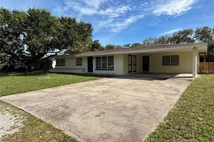 819 E 13th Ave, New Smyrna Beach, FL 32169 - Photo 1