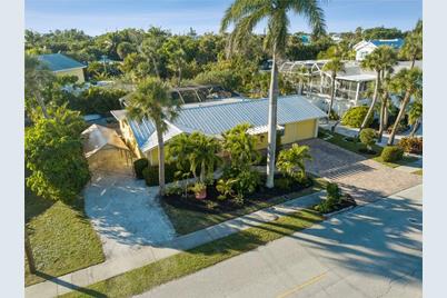216 85th Street, Holmes Beach, FL 34217 - Photo 1