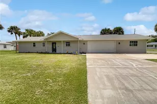 1427 E Gate Dr, Venice, FL 34285 - Photo 1
