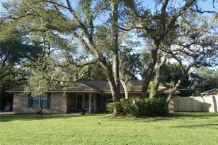 749 E Yorkshire Dr, Deland, FL 32724 - Photo 1