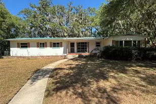 22 Poinsettia Dr, Deland, FL 32724 - Photo 1