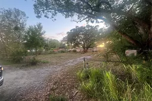 1746 Oakland Rd E, Lakeland, FL 33801 - Photo 1