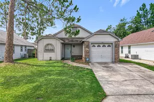 141 Edgewater Cir, Sanford, FL 32773 - Photo 1