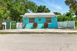 318 Palm St, New Smyrna Beach, FL 32168 - Photo 1