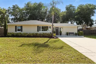 405 S Palm Avenue, Howey in the Hills, FL 34737 - Photo 1