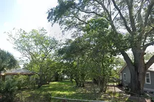 1418 Erie St S, Saint Petersburg, FL 33712 - Photo 1