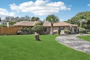 9910 Canterbury Dr, Leesburg, FL 34788 - Photo 1