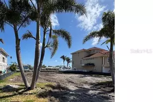 35 Sunset Bay Dr, Belleair, FL 33756 - Photo 1