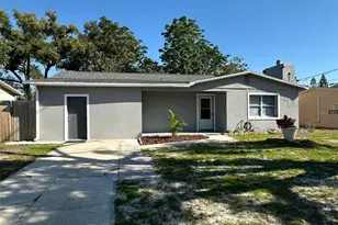890 Emerald Dr, Mount Dora, FL 32757 - Photo 1