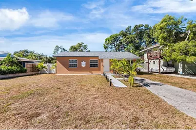 1517 Gray Street S, Saint Petersburg, FL 33707 - Photo 1
