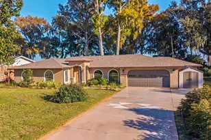 35624 Cypress Ct, Leesburg, FL 34788 - Photo 1