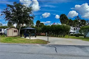 2915 NE 102nd Ave Rd, Silver Springs, FL 34488 - Photo 1