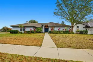 437 Waterford Cir E, Tarpon Springs, FL 34688 - Photo 1
