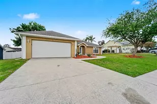 38820 Berta Dr, Zephyrhills, FL 33540 - Photo 1
