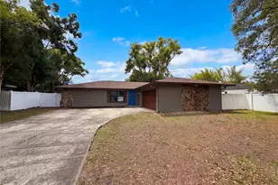 17621 Meadowbridge Dr, Lutz, FL 33549 - Photo 1