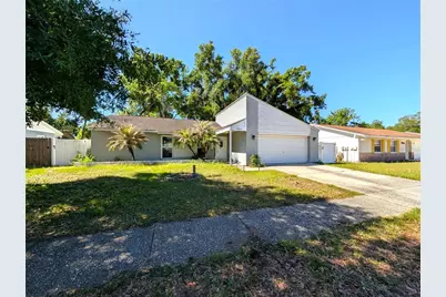 719 Regent Circle S, Brandon, FL 33511 - Photo 1