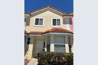 1237 S Beach Circle, Kissimmee, FL 34746 - Photo 1