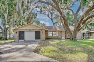 613 Yorktown Dr, Leesburg, FL 34748 - Photo 1