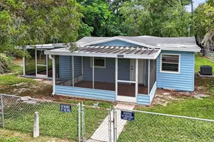 16141 3rd St, Umatilla, FL 32784 - Photo 1