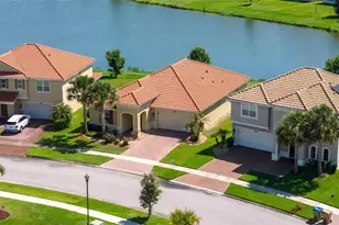 3906 Carrick Bend Dr, Kissimmee, FL 34746 - Photo 1