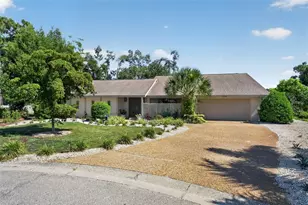 3935 Country View Ln, Sarasota, FL 34233 - Photo 1