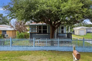38407 Lowell Harris Wy, Dade City, FL 33525 - Photo 1