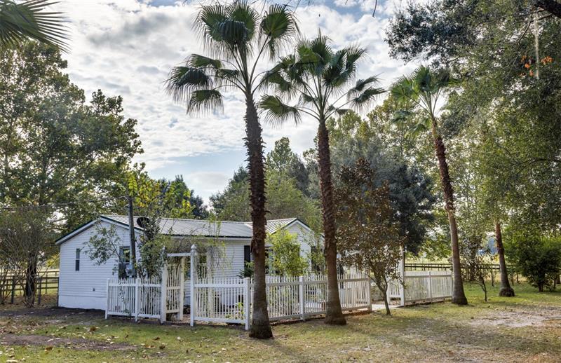 12607 NE 25th Ave, Anthony, FL 32617 MLS OM647646 Coldwell Banker