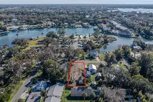 27 NE 2nd St, Crystal River, FL 34429 - Photo 1