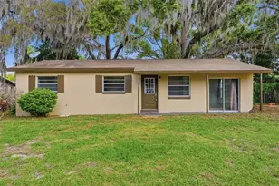 10829 Margaret Dr, Tavares, FL 32778 - Photo 1