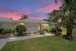 11364 W Bayshore Dr, Crystal River, FL 34429 - Photo 1