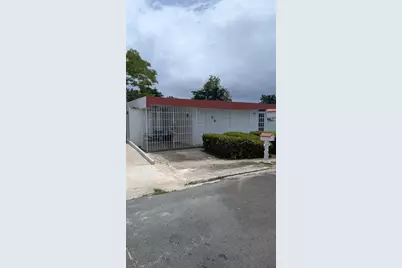 Urb. Santa Elena Calle 9 #E-5, Bayamon, PR 00957 - Photo 1