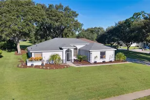 5252 Grove Mnr, Lady Lake, FL 32159 - Photo 1