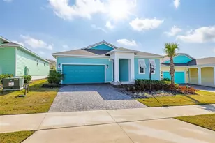 995 Fiesta Key Cir, Lady Lake, FL 32159 - Photo 1