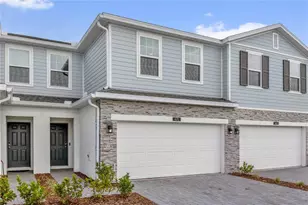 471 Thompson Vlg Ave, Apopka, FL 32703 - Photo 1