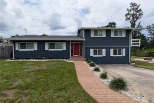 1011 N Palm Dr, Plant City, FL 33563 - Photo 1