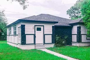 665 23rd Ave S, Saint Petersburg, FL 33705 - Photo 1