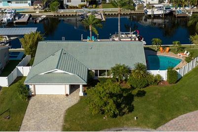 1473 50th Avenue NE, Saint Petersburg, FL 33703 - Photo 1