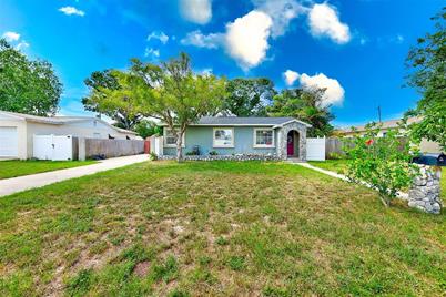 562 Freeport Avenue N, Saint Petersburg, FL 33702 - Photo 1